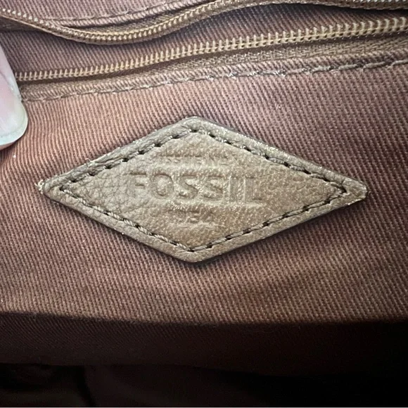 Authentic Fossil Women's Cowhide Leather Shoulder Bag w/Key Hobo Style EUC! - Picture 8 of 16